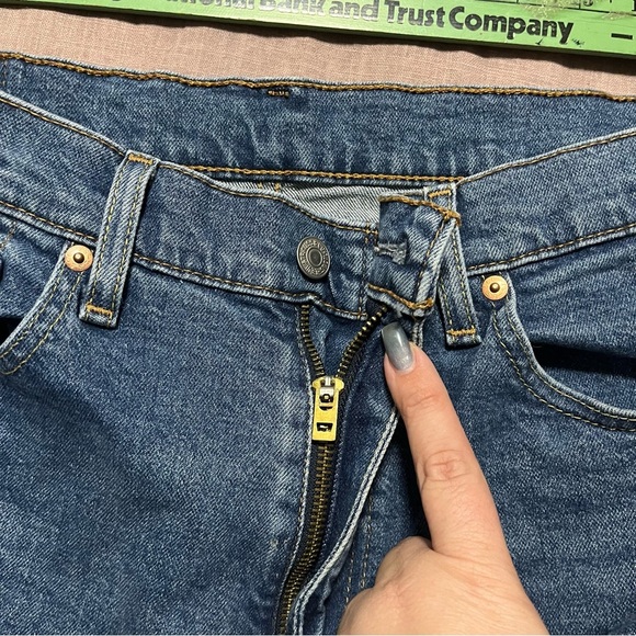 Levi's 505 Blue Straight Jeans Classic Style size 36x32 distressed relaxed fit - Picture 5 of 10